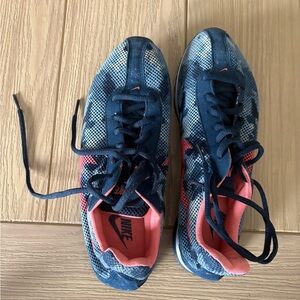 Nike Women's Navy & Coral Mesh Camo Print Running Shoes